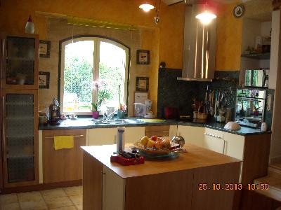 MAISON EN PIERRES CENTRE VILLAGE RENOVATION LUXUEUSE